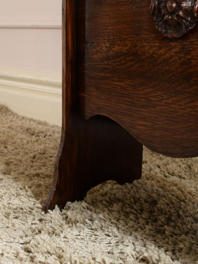 マガジンラックの脚