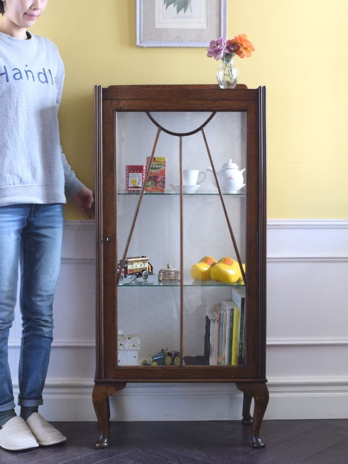 英国アンティークのガラスキャビネット