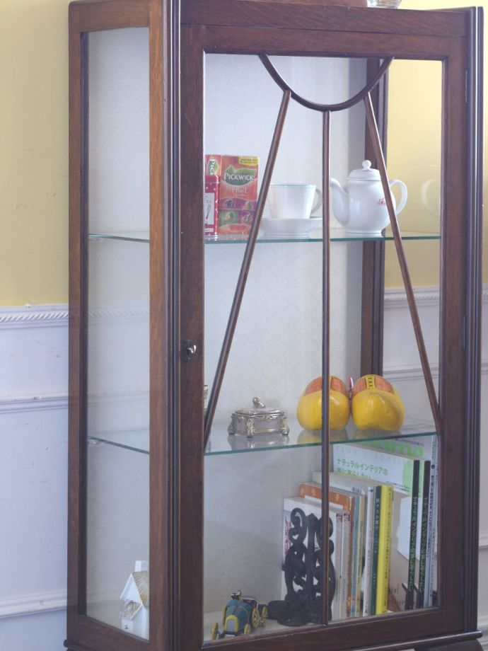 アンティークガラスの扉