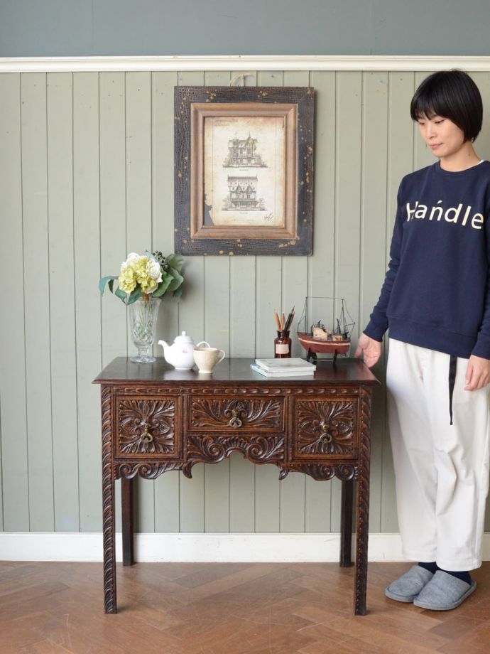 英国アンティークのデスク