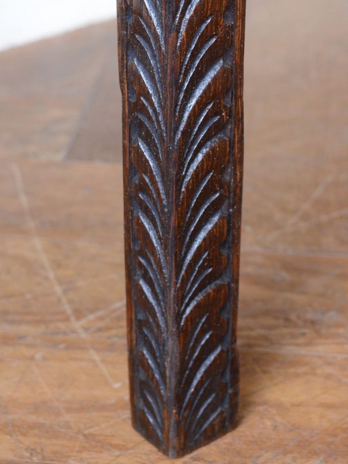 アンティークデスクの脚