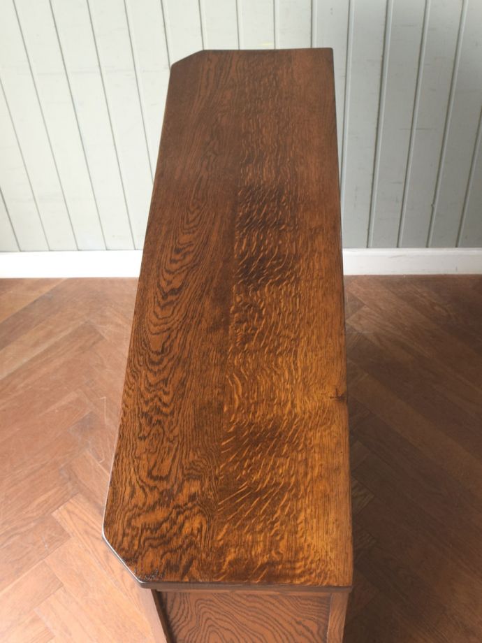 キャビネットの天板