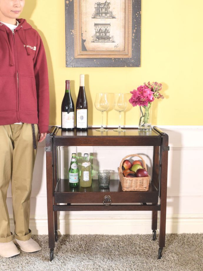 英国アンティークのワゴン