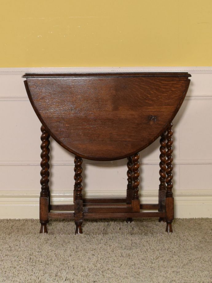 コンパクトに収納できるテーブル