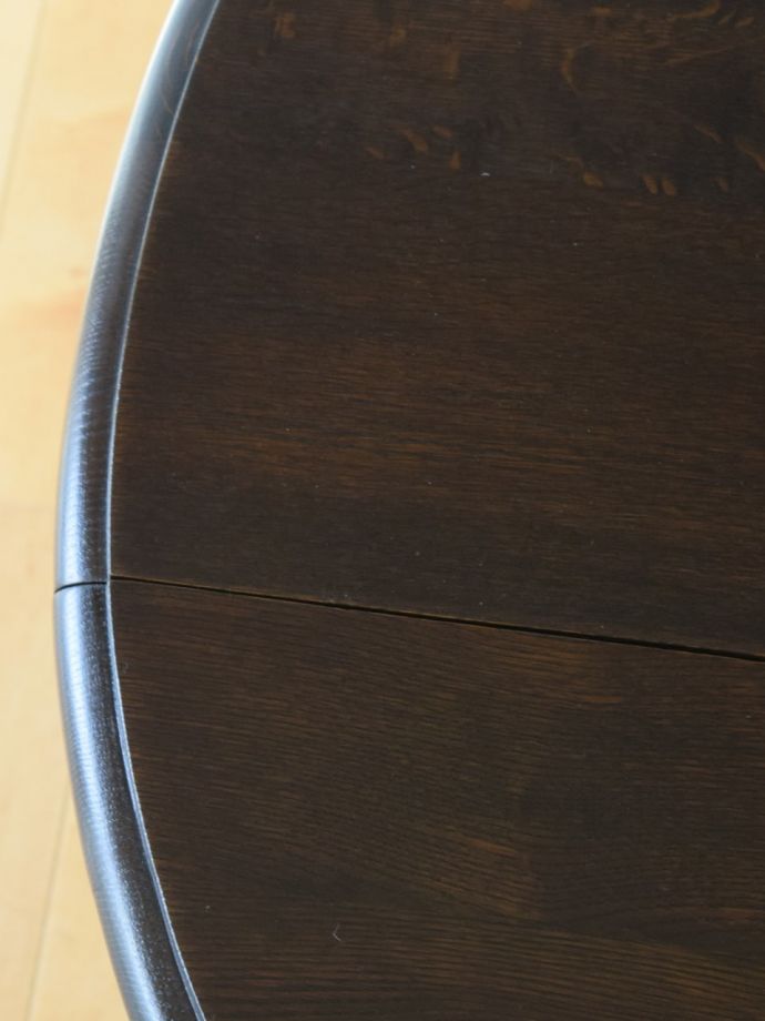 アンティークテーブルの美しい木目