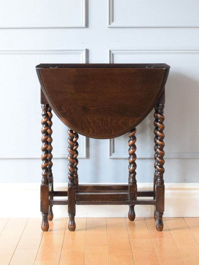 コンパクトに収納できるテーブル