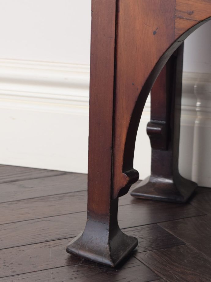 アンティーク家具の脚