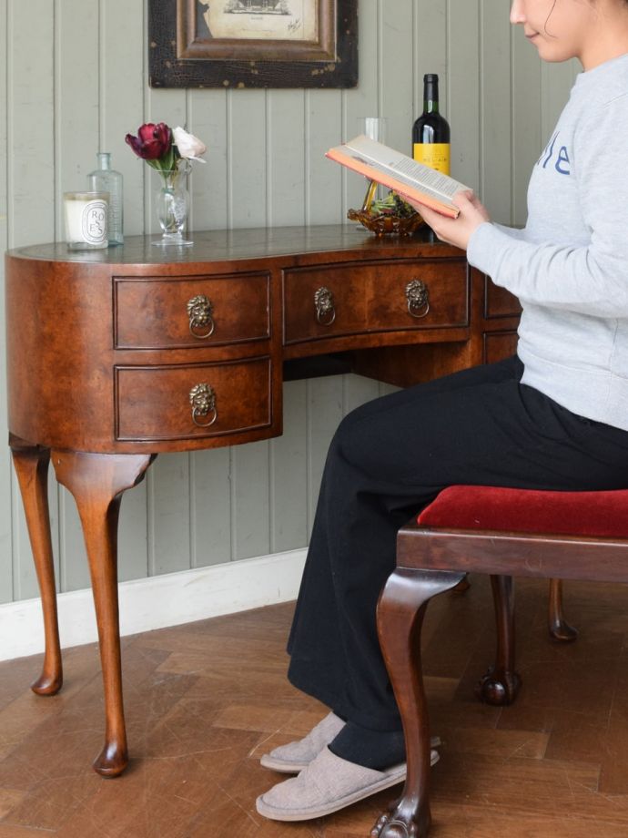 書斎机で楽しむ贅沢な時間