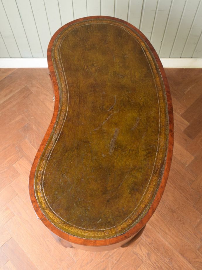 書斎机の美しい天板