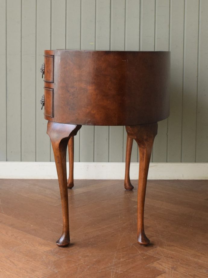 書斎デスクの側面