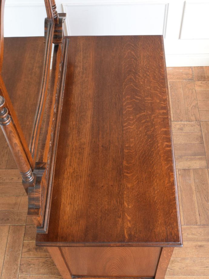 アンティークドレッサーの天板