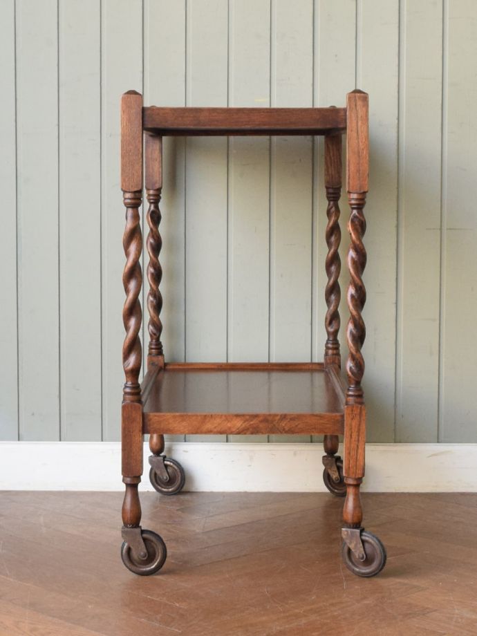 アンティークワゴンの側面