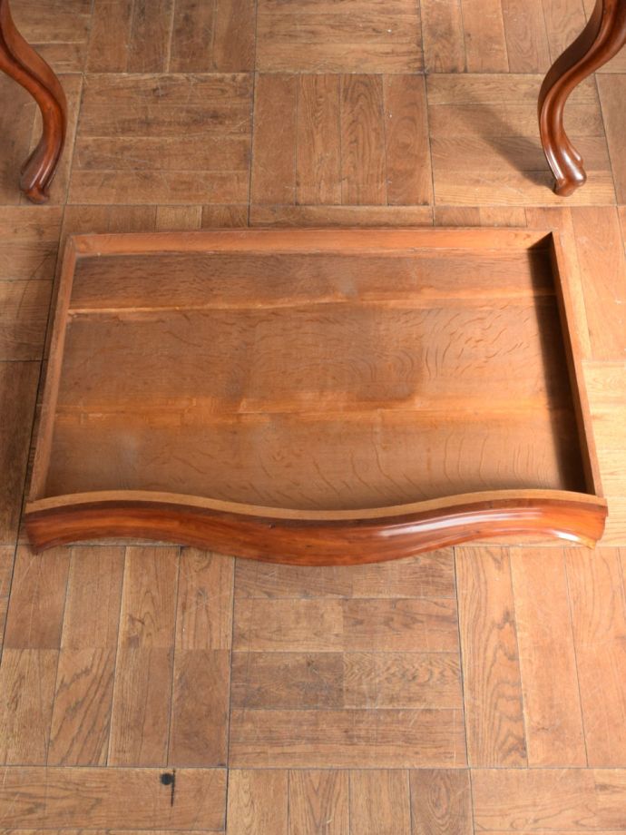 テーブルの引き出し