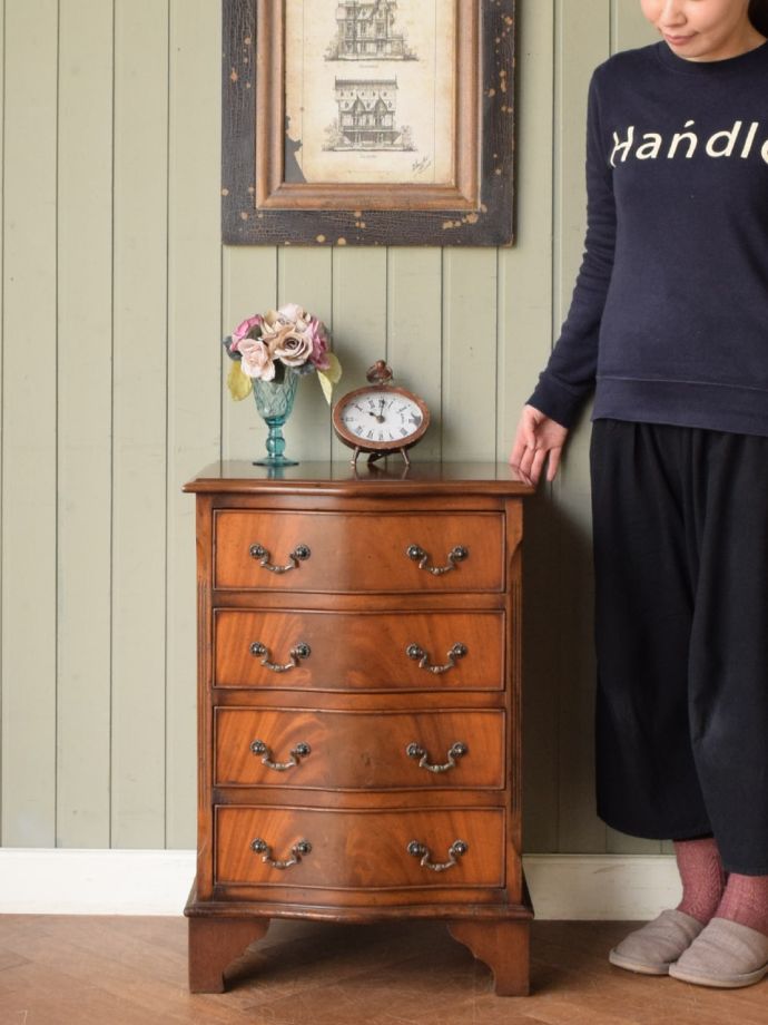 英国アンティークのチェスト