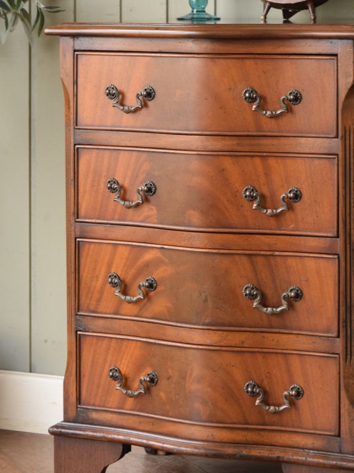 アンティークチェストの美しい木目