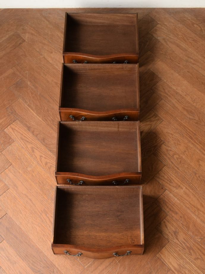 おしゃれなチェストの引き出しの中