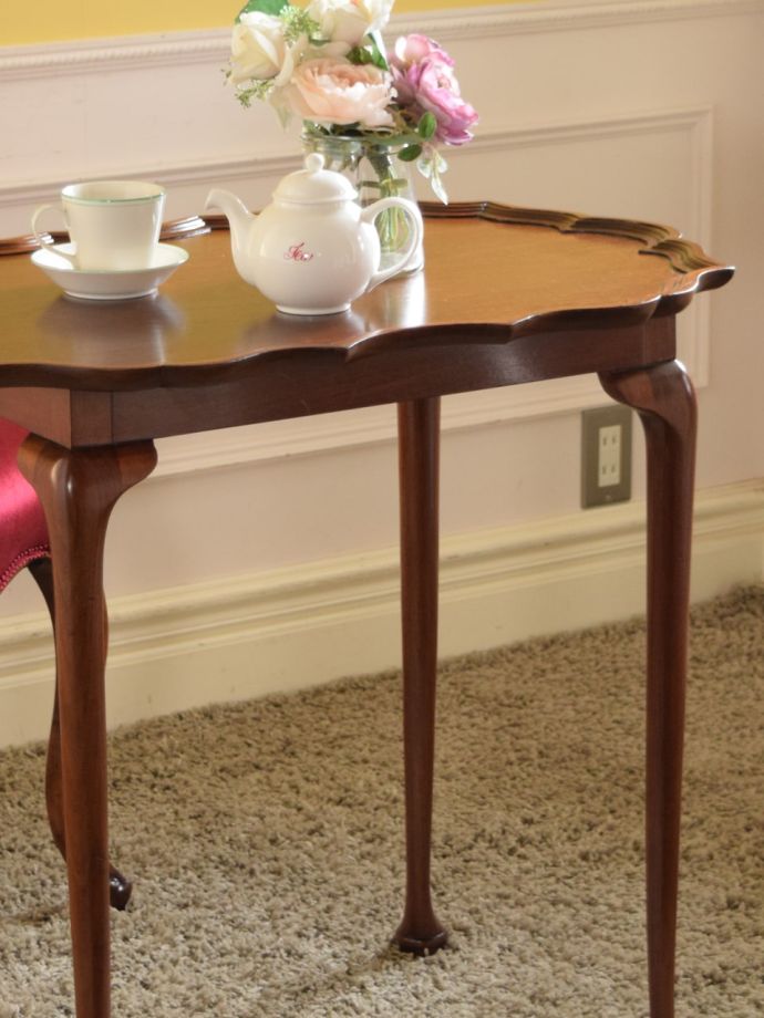 英国のアンティーク家具らしいデザイン