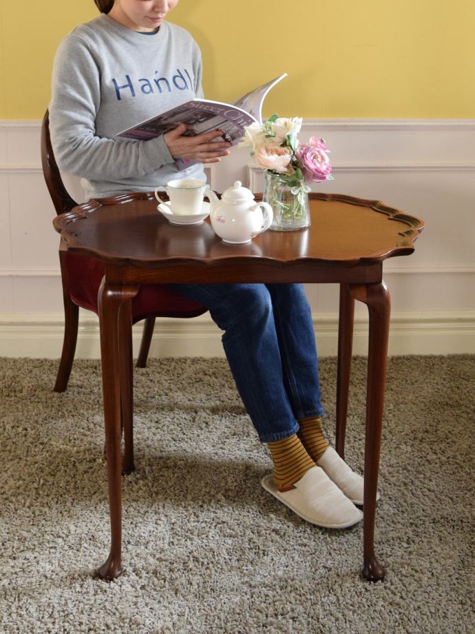 アンティークのオケージョナルテーブル