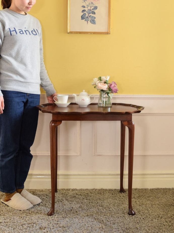 アンティークのサイドテーブル
