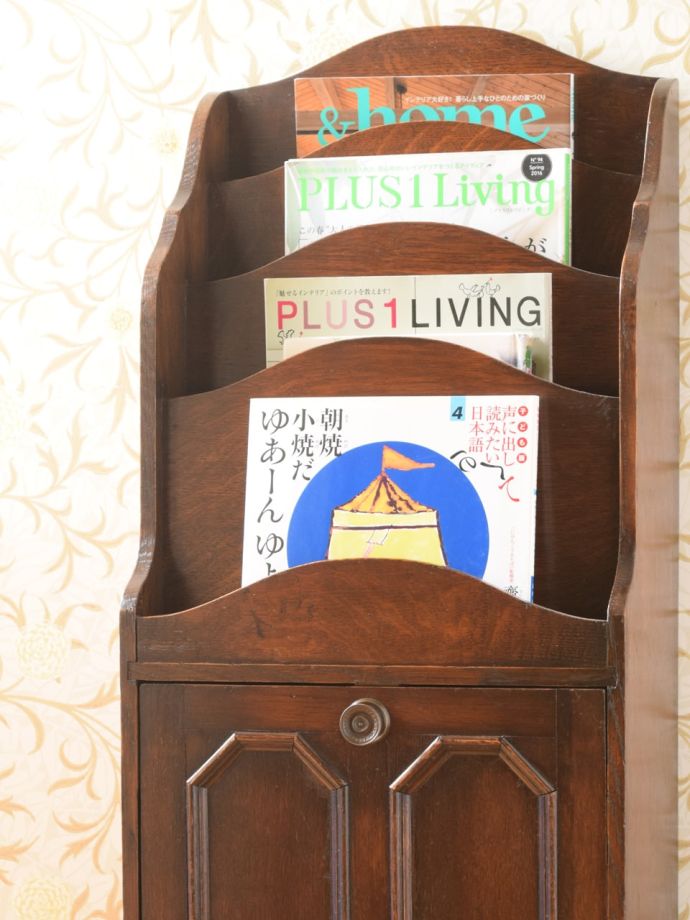 マガジンラック付きの本棚