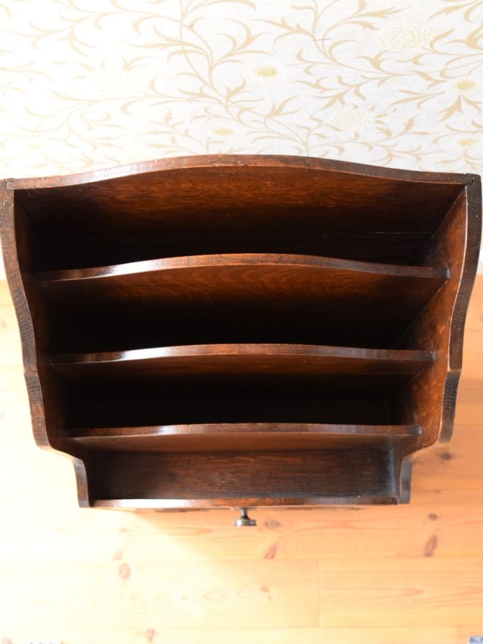 アンティークのおしゃれな本棚