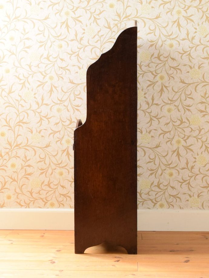 マガジンラックの側面