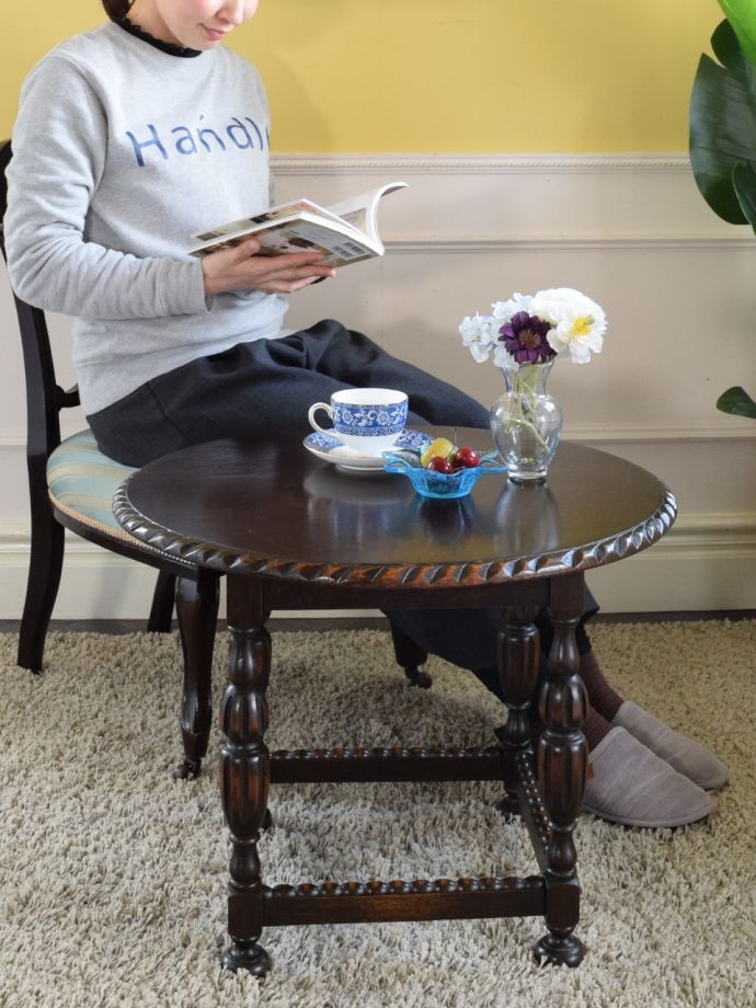 アンティークのコーヒーテーブル