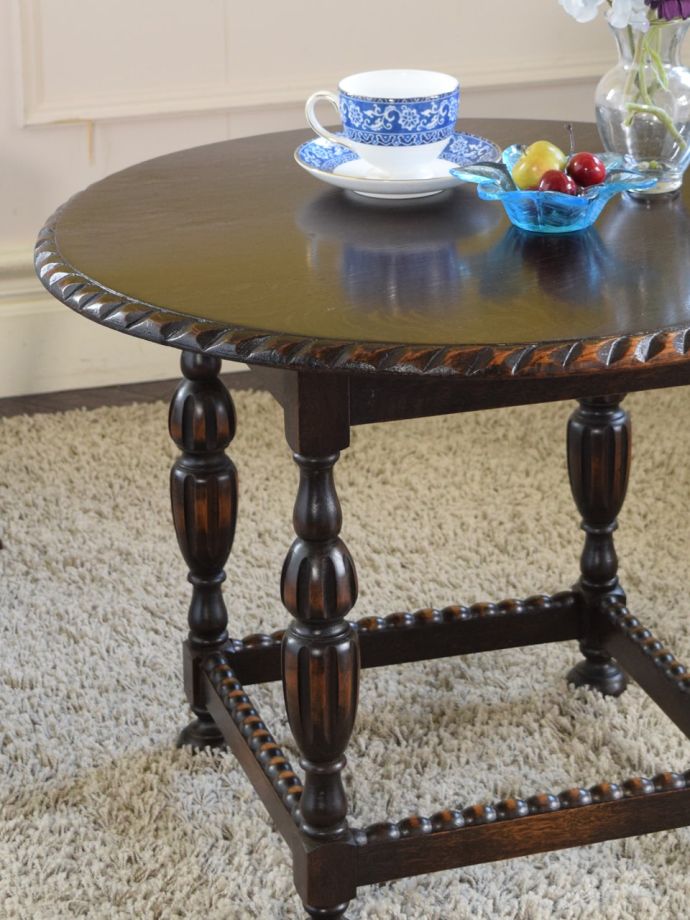 英国のアンティーク家具らしいデザイン