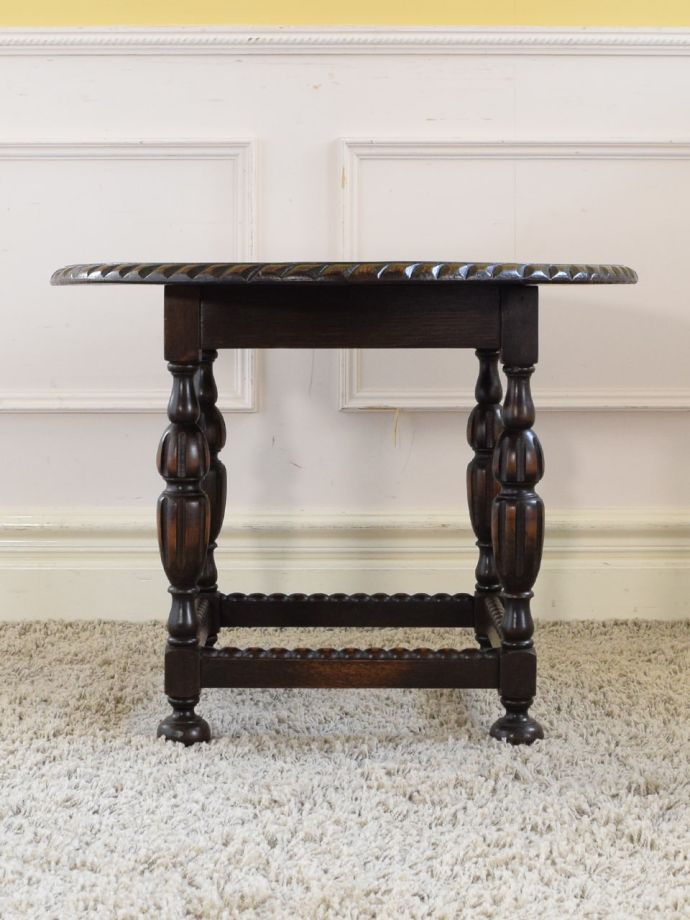 コーヒーテーブルの側面