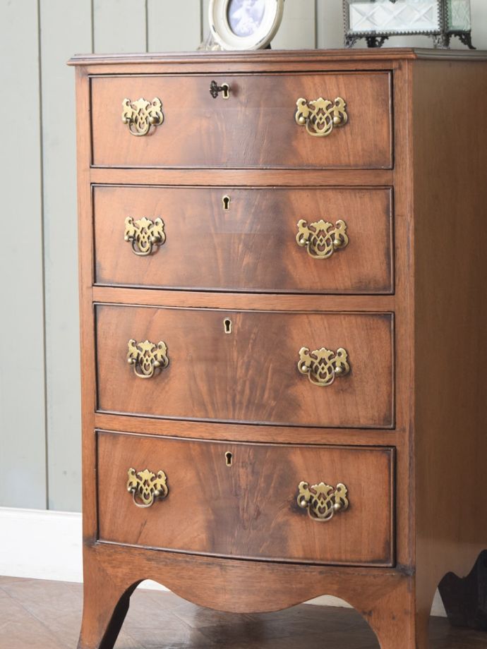 アンティークチェストの美しい木目