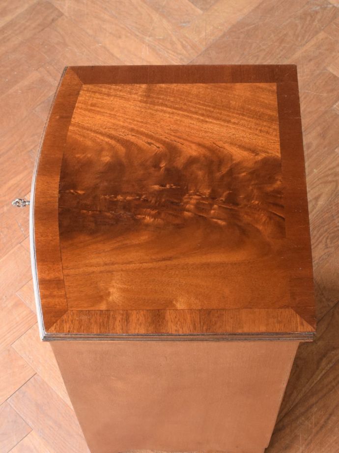 アンティークチェストの天板