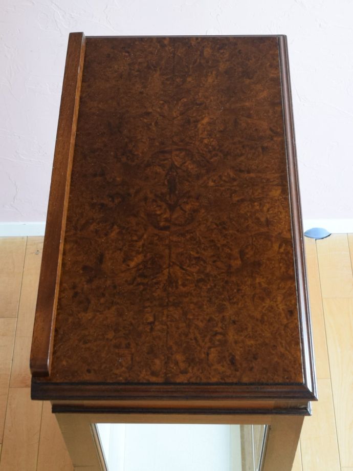 アンティークキャビネットの天板