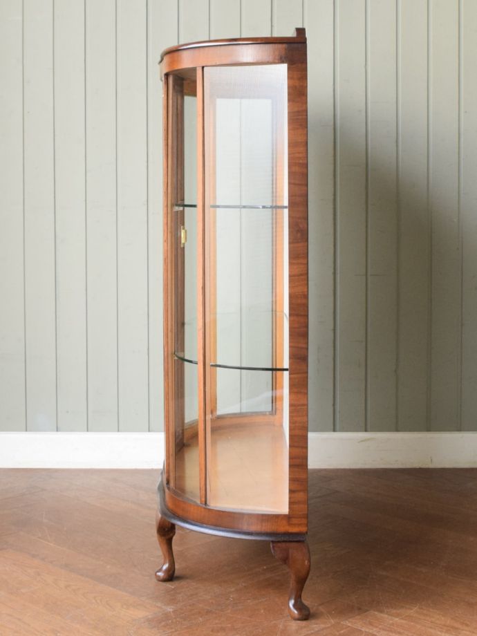 キャビネットの側面