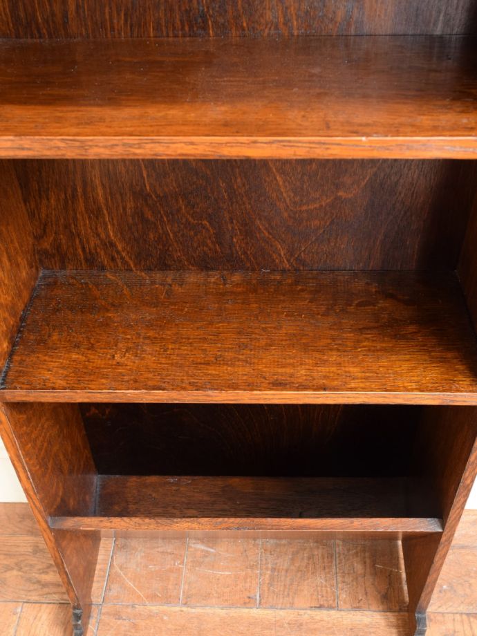 アンティークのおしゃれな本棚