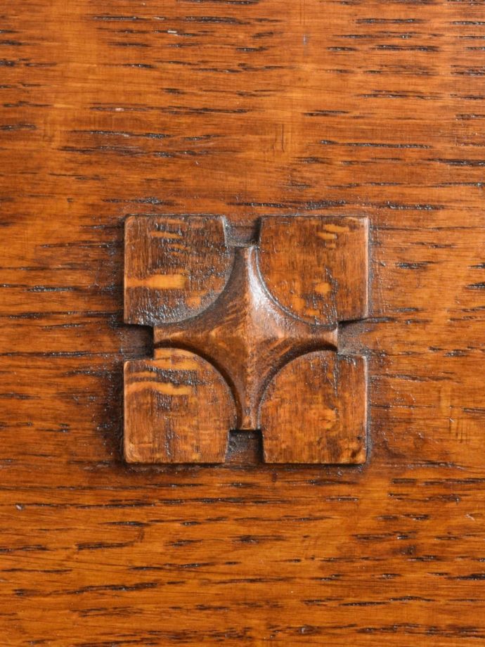 アンティーク家具の装飾