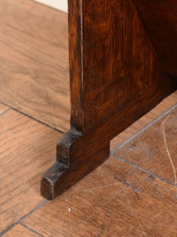 マガジンラックの脚