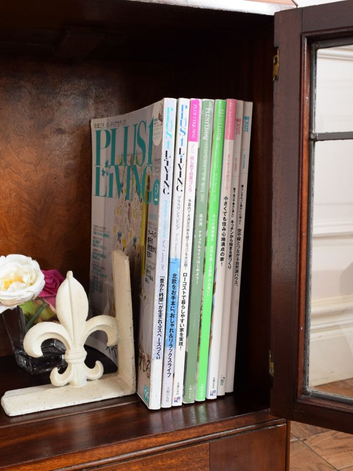 キャビネットの扉の中