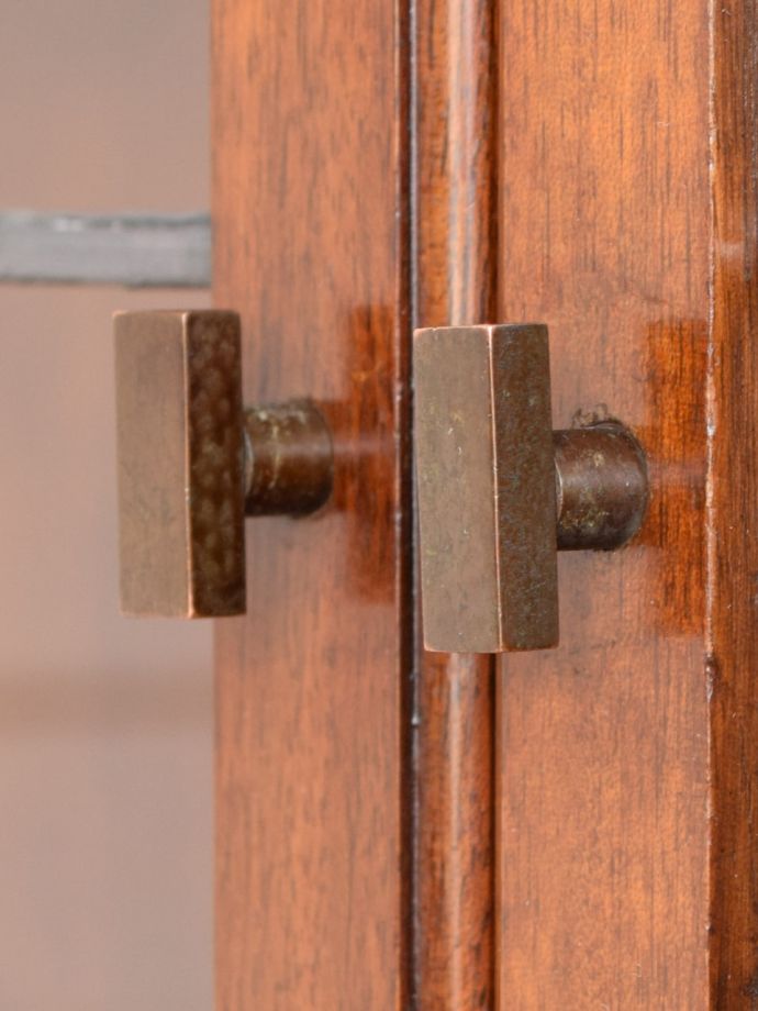 アンティークキャビネットの取っ手