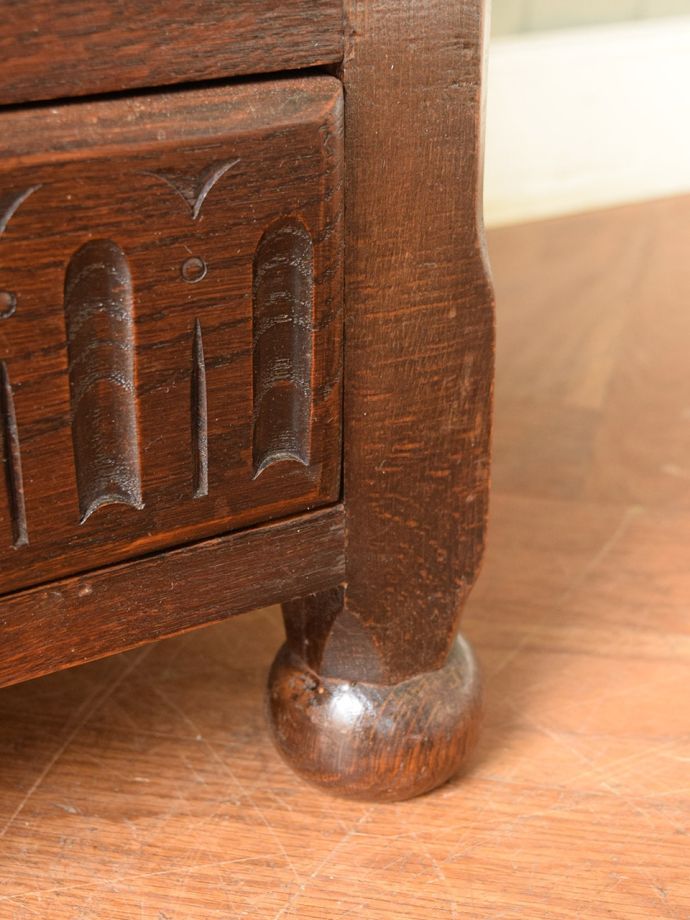 アンティーク家具の脚