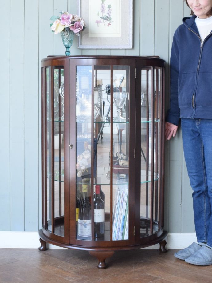 英国アンティークのガラスキャビネット