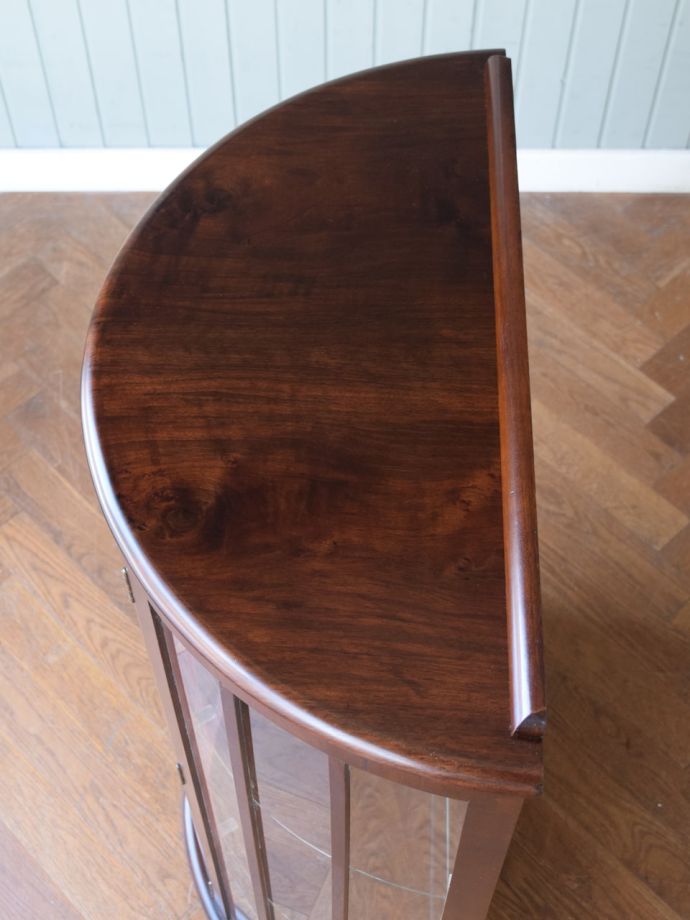 アンティークキャビネットの天板