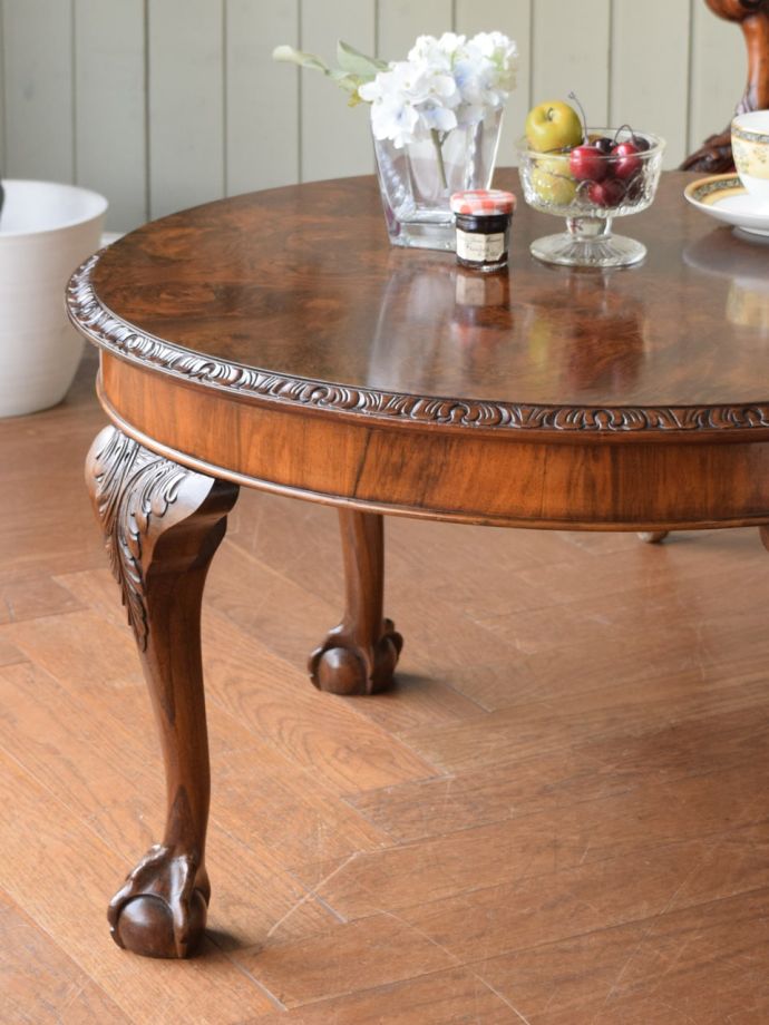 英国のアンティーク家具らしいデザイン