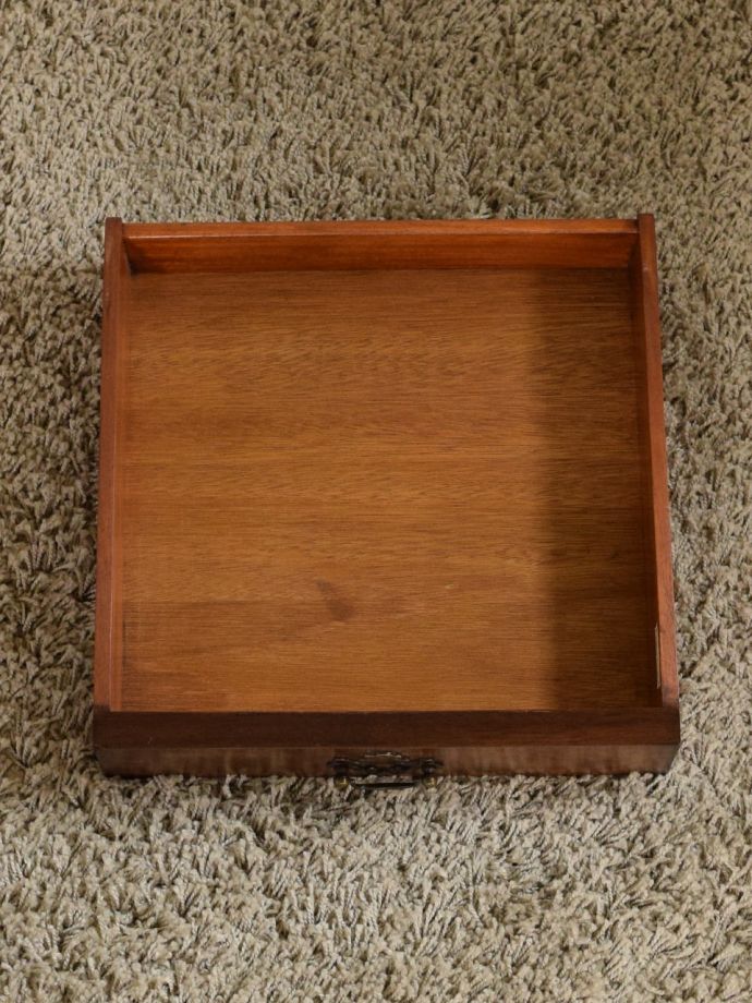 サイドキャビネットの引き出し