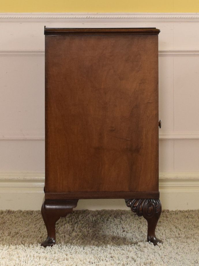 サイドキャビネットの側面