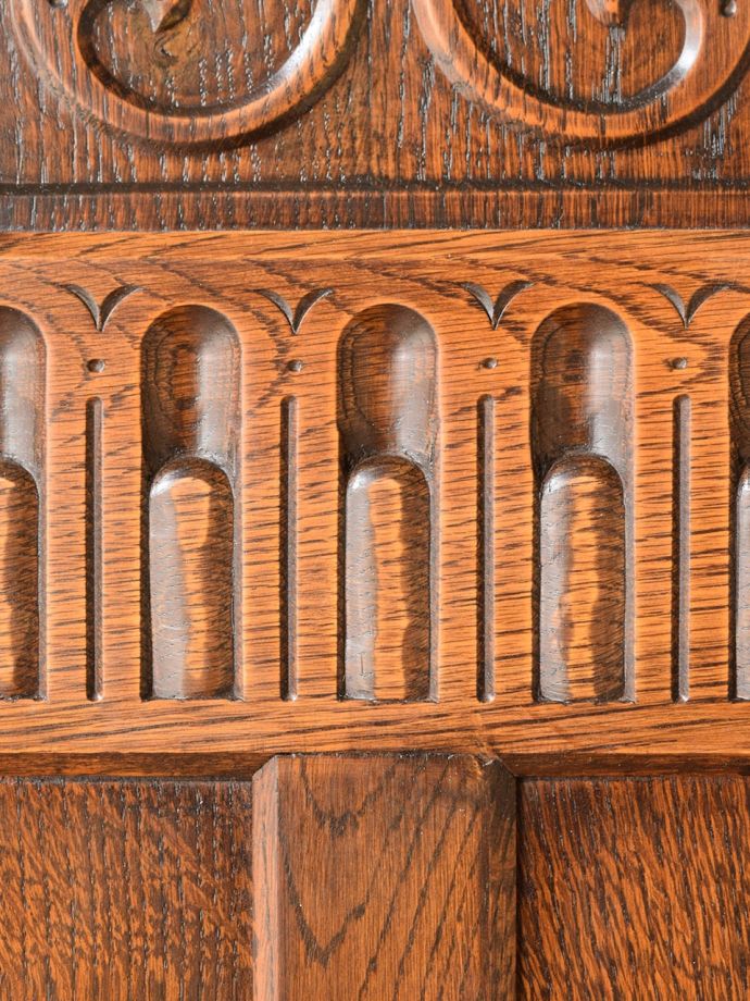 アンティークらしい彫