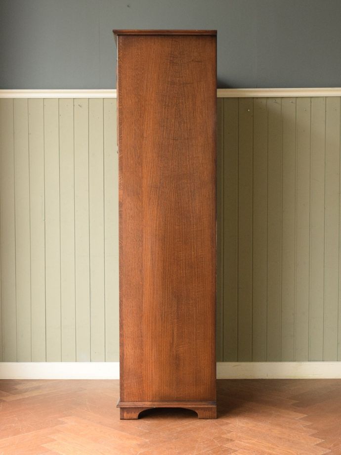 ワードローブの側面