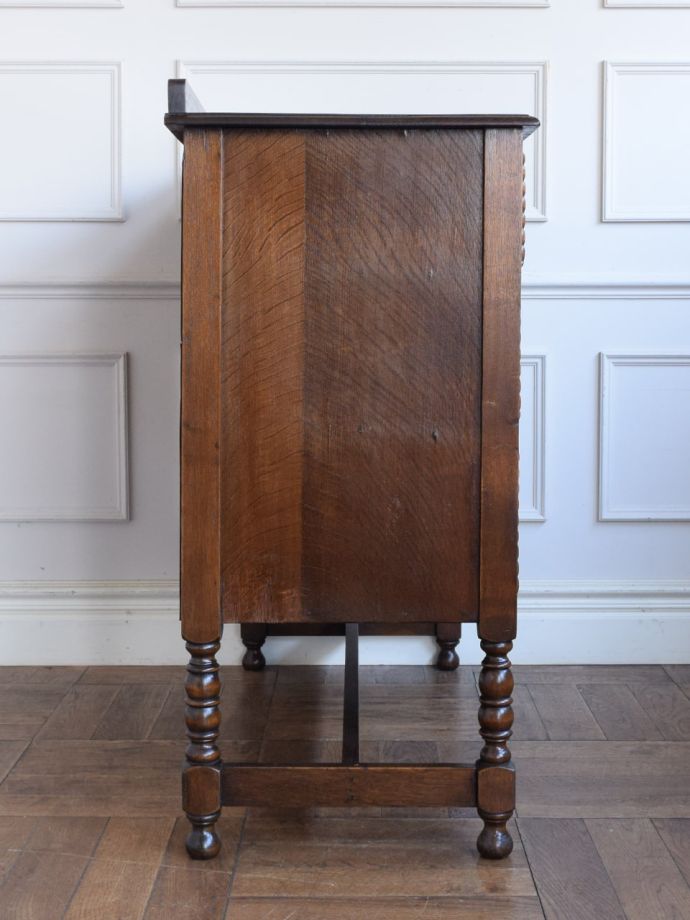 アンティークチェストの側面