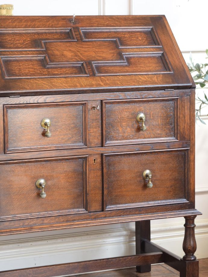 おしゃれなアンティークの家具