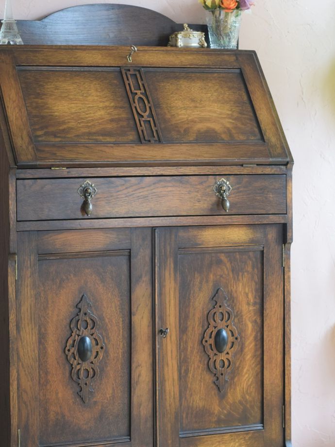 アンティーク家具らしさが漂うビューロー