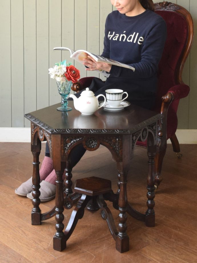 アンティークのコーヒーテーブル